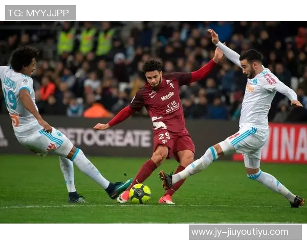 巴黎对阵梅斯大名单公布舍瓦利耶贝拉尔多卢卡斯回归登贝莱缺席