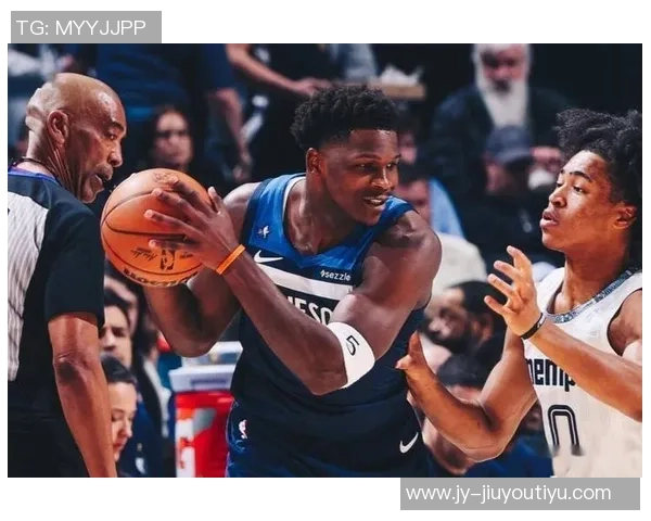 爱德华兹上半场表现低迷仅得6分遭对手严防三分球全失无缘得分爆发