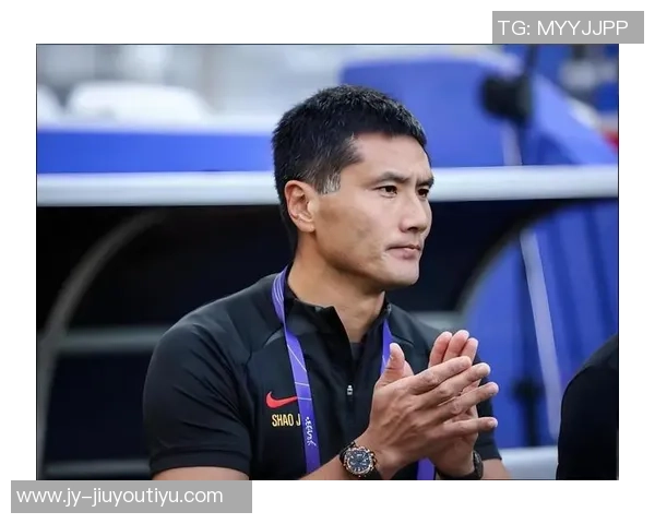 杨希感谢邵佳一称与队友聊天助力中文快速进步