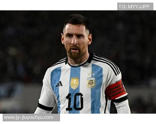 梅西挺身而出对抗肘击事件教育阿根廷老乡维护比赛公正